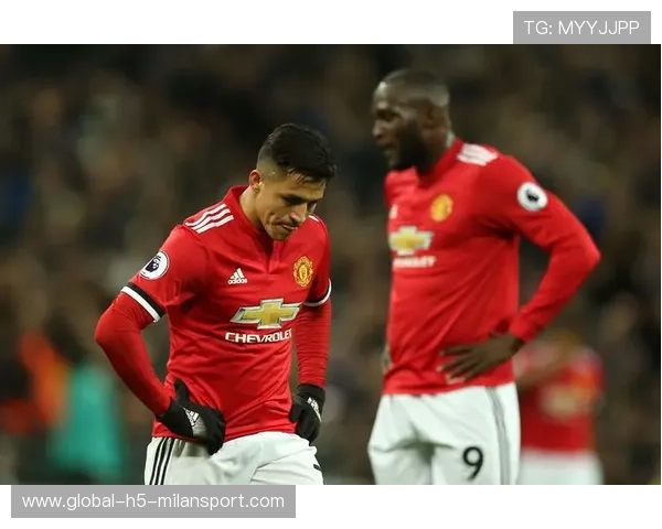 阿贾克斯官宣解雇主帅，赛季混乱难挽颓势：背后隐藏的深层变革与未来走向