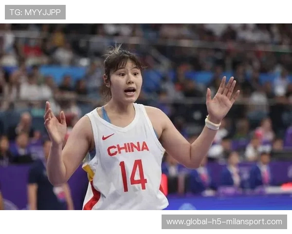 李月汝:护具挡不住我继续“美丽营业”! 李月汝:护具挡不住我继续“美丽营业”!