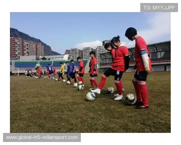 青少年冬季运动普及计划正式发布，全国青少年体育冬夏令营的主题和宗旨是什么