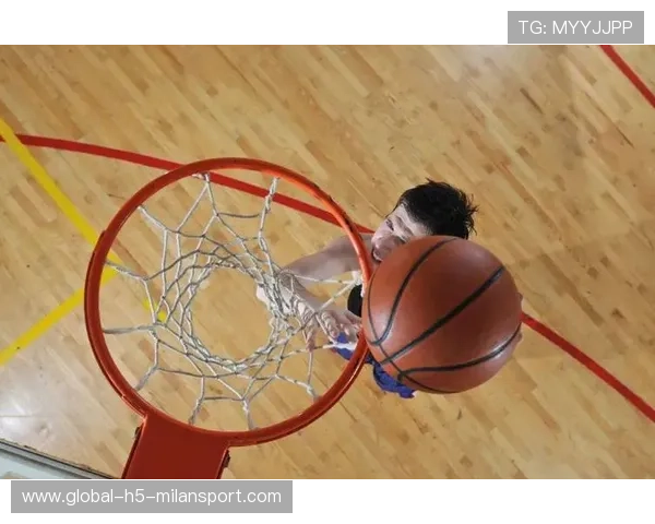 篮球运动员通过神经肌肉训练提升赛场反应敏捷度